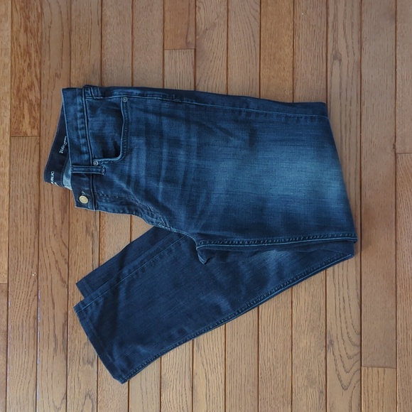 Banana Republic Traveler Blue Jeans. Tapered Fit. Faded. 31" x 34" (Like New) - Picture 8 of 8